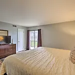 Sunny Hot Springs Hotspot At North Shore Condos!