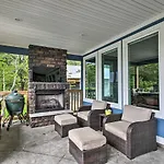 Lakefront Home With Outdoor Living, Kayaks And Dock!