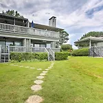 Hot Springs Getaway With Balcony And Lake Access!