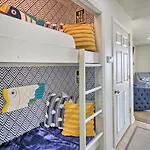 Hot Springs Getaway With Balcony And Lake Access!