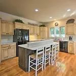 Lakefront Hot Springs Home With Dock And Kayaks