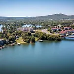 Beautiful Lakefront Condo 2 En Suite Brs