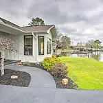 Waterfront Hot Springs Home With Boat Dock And Kayaks!