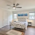 Waterfront Hot Springs Home With Boat Dock And Kayaks!