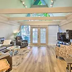 Pet-Friendly Hot Springs Cabin On Lake Hamilton!