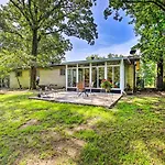 Charming Hot Springs Home With Sunroom And Yard