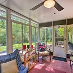 Charming Hot Springs Home With Sunroom And Yard