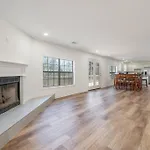 4Br Beautiful And Spacious Lakehouse