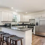 4Br Beautiful And Spacious Lakehouse