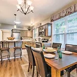 Remodeled Downtown Hot Springs Home With Porch