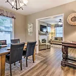 Remodeled Downtown Hot Springs Home With Porch