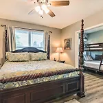 Remodeled Downtown Hot Springs Home With Porch