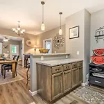Remodeled Downtown Hot Springs Home With Porch