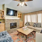 Stunning Lake Hamilton Getaway With Hot Tub!