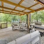 Lake Hamilton Cabin Boating Getaway!