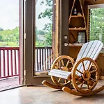 Liams Lodge-Peaceful Cabin Panoramic Lake Views