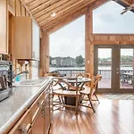Liams Lodge-Peaceful Cabin Panoramic Lake Views