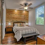 Blue Bungalow Lake Hamilton