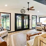Charming Lakefront Oasis In Hot Springs, Arkansas!