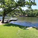 #02 - Unique Lakeside Studio Cottage- Pet Friendly