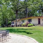 #02 - Unique Lakeside Studio Cottage- Pet Friendly