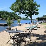 #03 - Fantastic Lakeside Studio Cottage- Pet Friendly