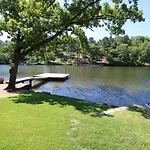#06 - Lakeview Two Bedroom Cottage-Pet Friendly