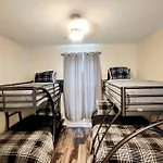 Duplex Lakeview A - 10 Minutes To Oaklawn Racing & Gaming