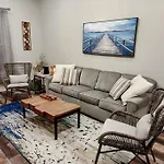 Duplex Lakeview A - 10 Minutes To Oaklawn Racing & Gaming