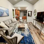 Duplex Lakeview A - 10 Minutes To Oaklawn Racing & Gaming
