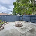 Lakepointe Town Home Close To Track And Lake