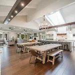 Stunning Luxury Lakefront Lodge! 8 Brs! Sleeps 32!