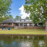 Stunning Luxury Lakefront Lodge! 8 Brs! Sleeps 32!
