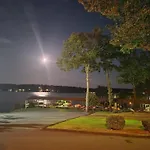 Lakefront 7 Min To Oaklawn & 10 Min To Downtown Str License #A22-0004