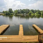 Natalie\'S Nook, Lake Hideaway Near Downtown Fun!