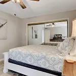Lakefront Hot Springs Condo With Pool Access!