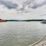 Spacious Hot Springs Penthouse Stunning Lake View