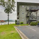 Spacious Hot Springs Penthouse Stunning Lake View