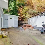 Mountain Bungalow-Walk To Downtown/Biker\'S Dream!