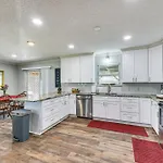 Charming Hot Springs Home Near Lake Hamilton!
