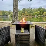 Lakefront Oasis