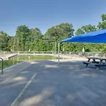 Lakefront Retreat With Deck, Dock And Resort Amenities