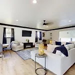 Lake Hamilton Elegance