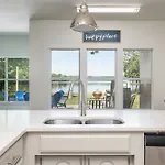 Lakeside Haven With Hot Tub