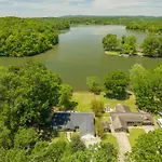 Lakeside Haven With Hot Tub