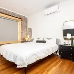 Heart Of Downtown, Walk To Bathhouses, Restaurants Room # 202