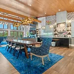 Luxurious Retreat! Private Creek View, Hot-Tub, Pool