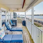Lakeview Luxury