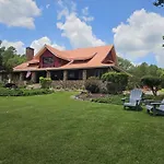 Hilltop Manor B&B