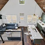 The Betty, On 2 Acres Hot Tub & 2 King Beds